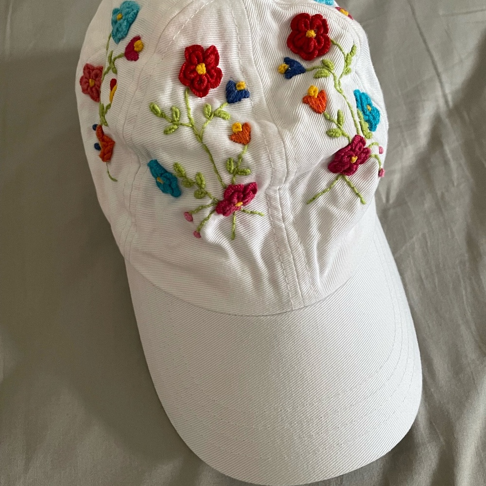 Floral embroidery cap